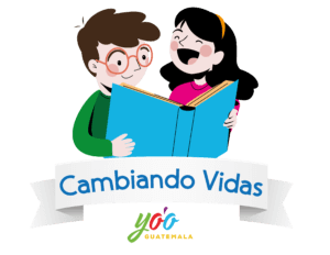 Una niña y un niño que se encuentran felices, leyendo un libro con el lema "Cambiando Vidas".